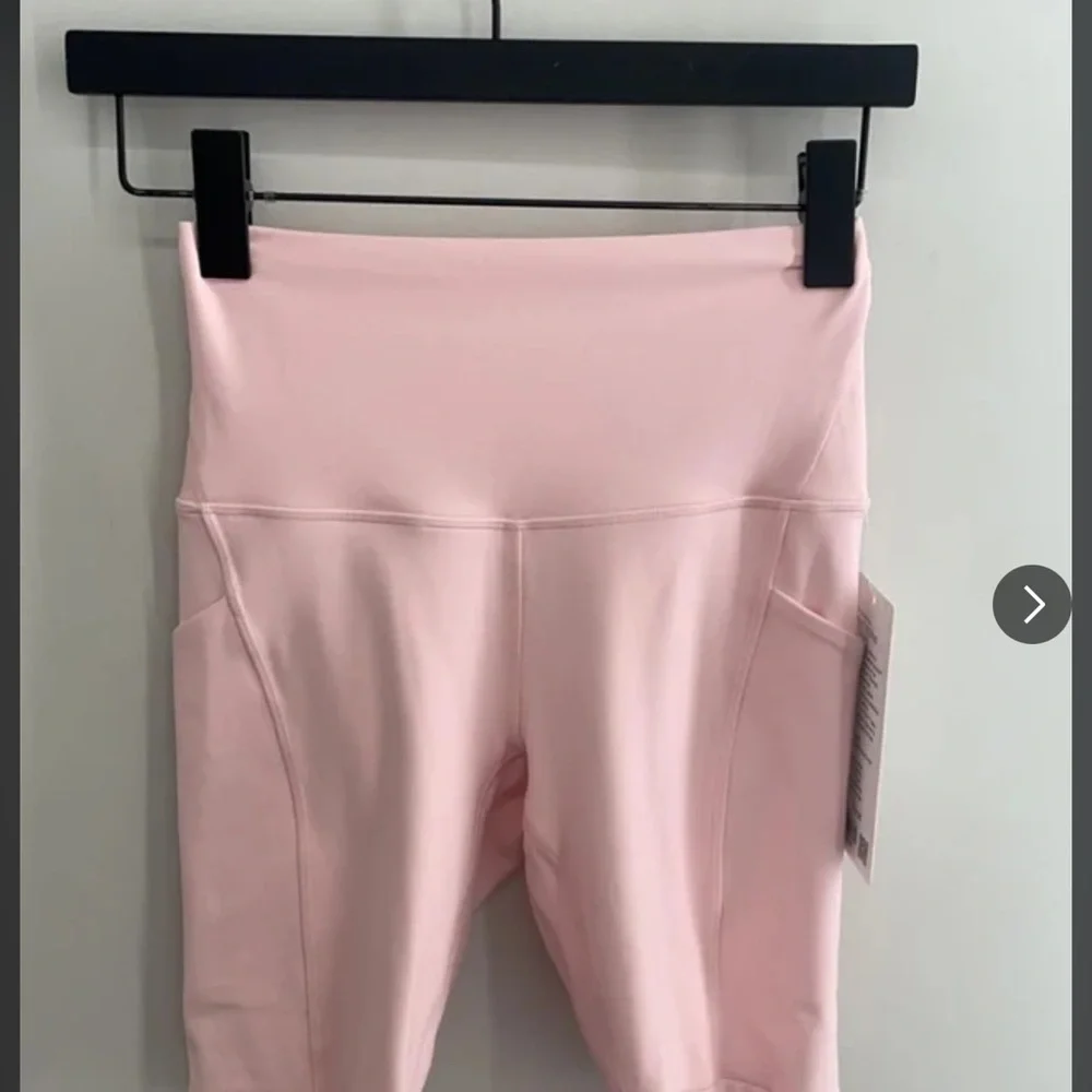 Lululemon Athletica NWT strawberry 🍓 milkshake align shorts size 4 w/ pockets - Picture 3 of 3
